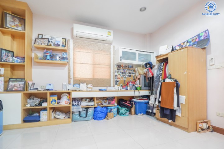 *****บ้านเดี่ยวมือสองย่านกรุงเทพฯ ม.อรุณทอง พุทธมณฑลสาย2 เนื้อที่กว้างขวางมากถึง 114 ตร.ว.  ฟังก์ชัน 6 ห้องนอน 4 ห้องน้ำ ที่จอดรถ 3 คัน บ้านสไตล์ Home Office บนทำเลแห่งการเดินทาง ใกล้รถไฟฟ้าสายสีน้ำเงิน "สถานีบางหว้า" และทางด่วน "ศรีรัช"